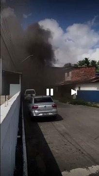 Incêndio em residência assusta moradores de Fernão Velho, em Maceió