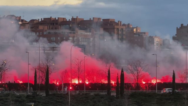 La impresionante llegada del autobús del Atleti al Metropolitano