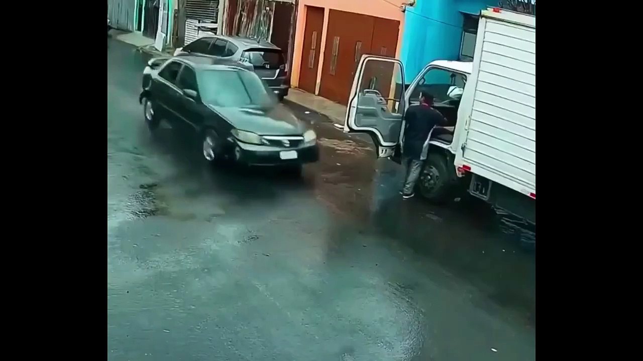 Funny Ass Crack Accident Viral Clip .......... hahhaha