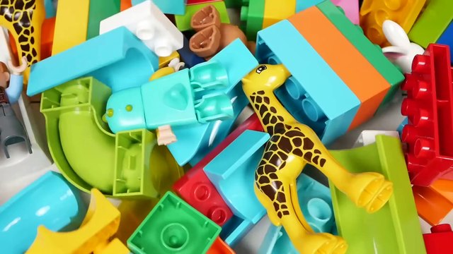 Toy Cars and Colorful Tracks [Bricks And Marbles Toys]