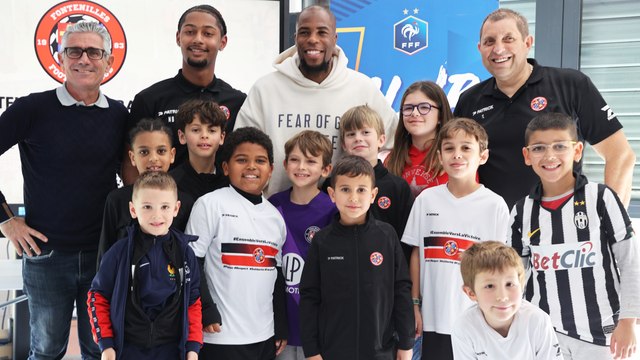 CARTON ROUGE au racisme et aux discriminations