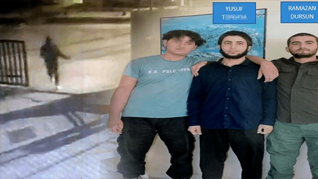 Polis merkezine silahlı saldırıdan önce IŞİD'li ile fotoğraf çektirmiş