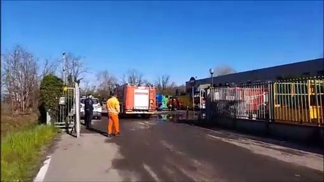 Buccinasco, incendio in un?azienda di smaltimento?dei rifiuti