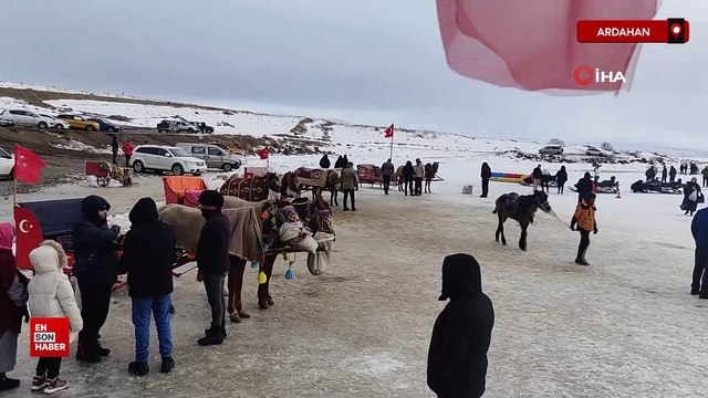Çıldır Gölü'nde atlı kızak turistlerin ilgi odağı oluyor