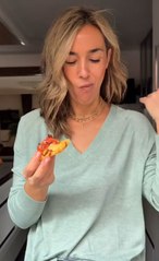 Receta de pizza sin harinas con base de papel de arroz en freidora de aire