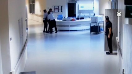 Boğazına zeytin takılan hasta yakınını Heimlich manevrasıyla kurtardı