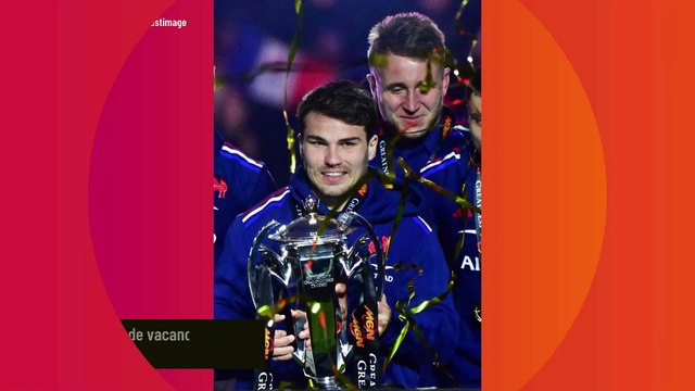 Antoine Dupont : A quoi ressemblait la vie amoureuse du champion avant sa rencontre avec Iris Mittenaere ?