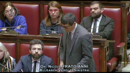 Fratoianni alla Camera: piano "Ursula Bomber Leyen" suicidio Ue