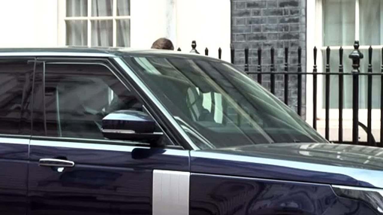 Starmer arrives at Parliament ahead of PMQs
