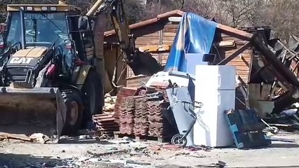 Derribo de seis viviendas en el poblado chabolista de El Encuentro