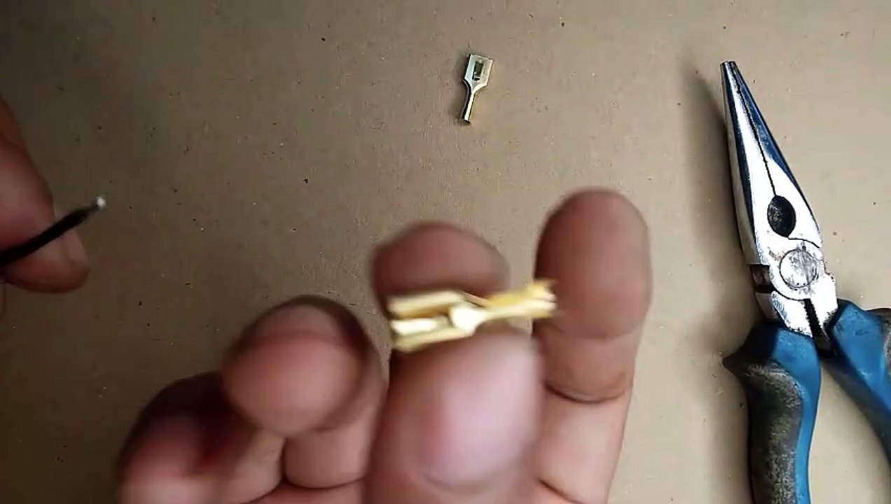How to Crimp a Spade Connector Strongly and Easily