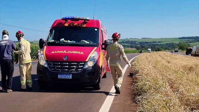 Pneu estoura e motorista capota utilitário na rodovia BR-163, em Cascavel