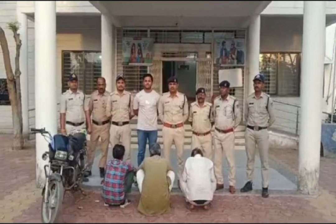 हिरण के तीन शिकारियों को किया गिरफ्तार