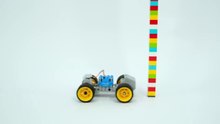 Destroying Lego Towers" (Lego Kulelerini Yok Etmek)