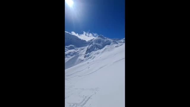 Valanga travolge tre scialpinisti in Trentino: il video