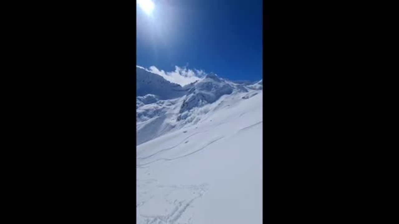 Valanga travolge tre scialpinisti in Trentino: il video