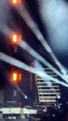 VIDEO: Don Omar corre a fan de su concierto tras aventar vaso de cerveza