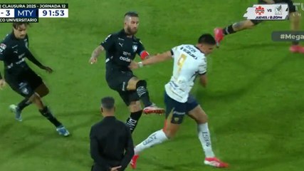 Sergio Ramos perde la testa: calcio all'avversario e rosso diretto