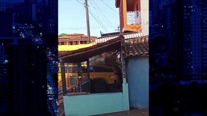 b'LOCOFF O?NIBUS INVADE CASA OK'