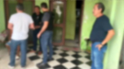 b'Mulher  presa sob acusao de mandar o marido para ficar com o dinheiro de venda de casa'