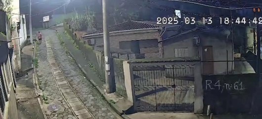 Vídeo mostra momento da queda da passarela na Anchieta que interditou pista por horas