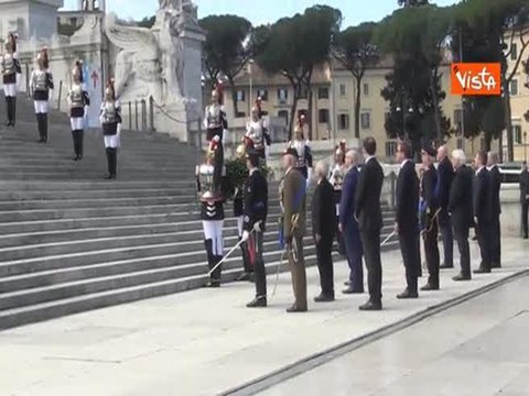Giornata dell'Unità Nazionale, Mattarella rende omaggio al Milite Ignoto all'Altare della Patria