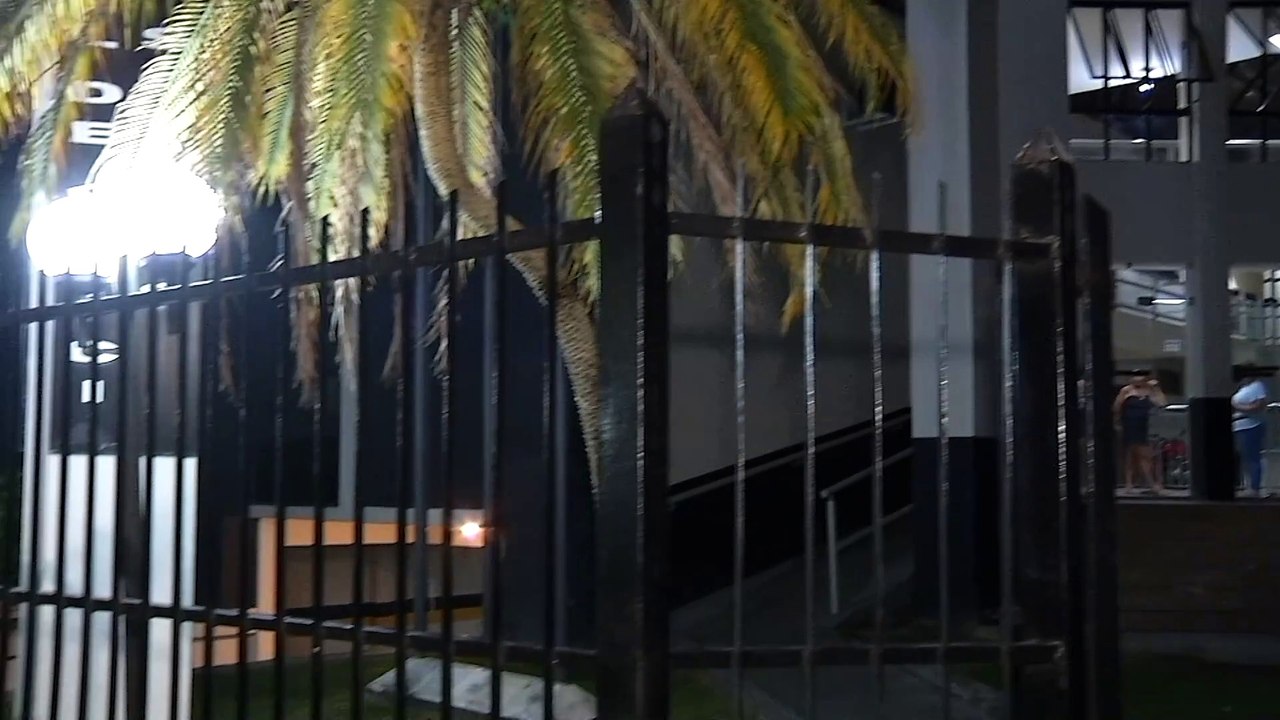 b'Polcia recupera celulares roubados que foram enterrados em praa de Belm'