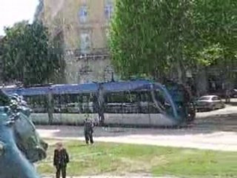 Bordeaux : tramway place des Quinconces