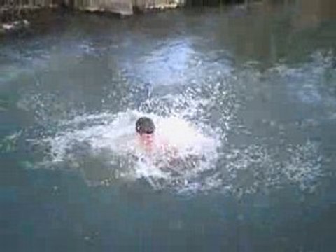 LUCAS QUi SAUT DANS L'EAU FROIDE xD