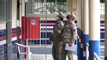 b'Corpo de bombeiros vistoria local que servir como hospital de campanha em Santarm'