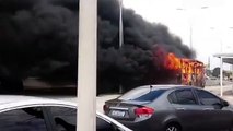 b'\x94nibus pega fogo em via de Belm'