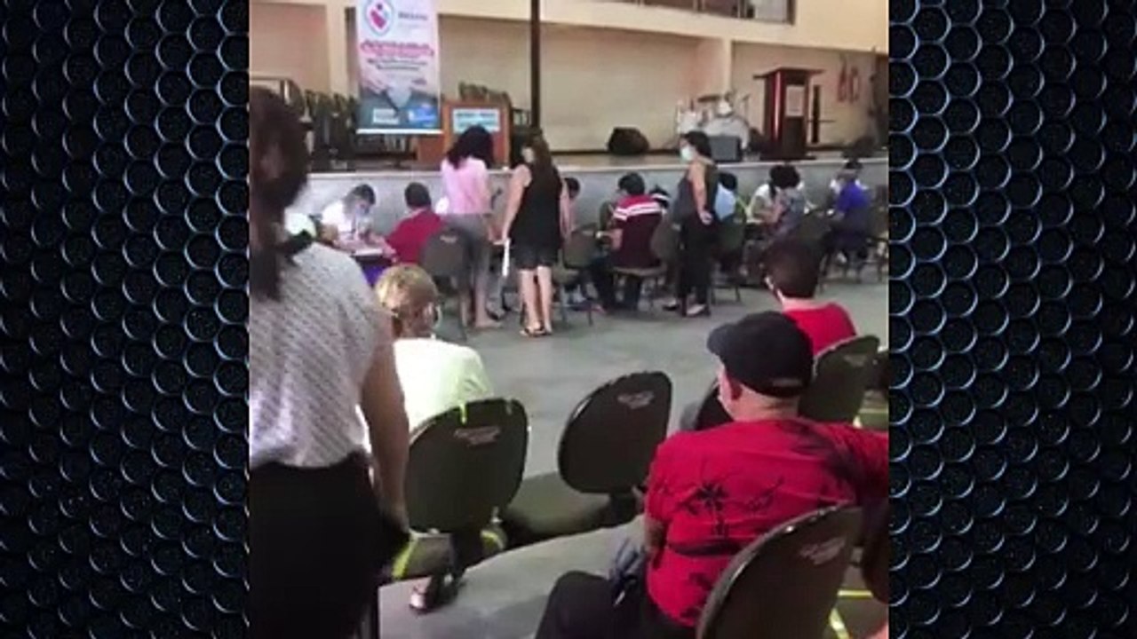 b'Apresentador Anaice recebe segunda dose da vacina contra a covid-19'