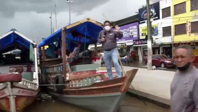 b'Comerciantes ficam ilhados com mar alta no Ver-o-peso'