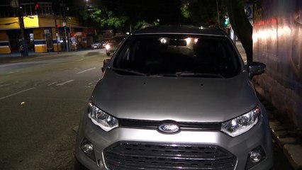 b'Motorista b\xaabado atropela duas pessoas na Av. Bernardo Sayo'