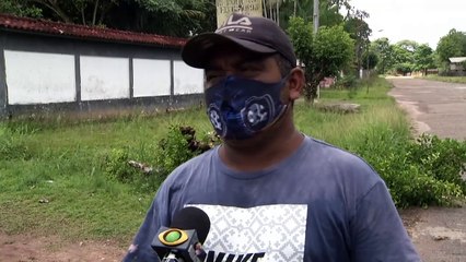 b'Moradores se preocupam com a beira mar em Outeiro '