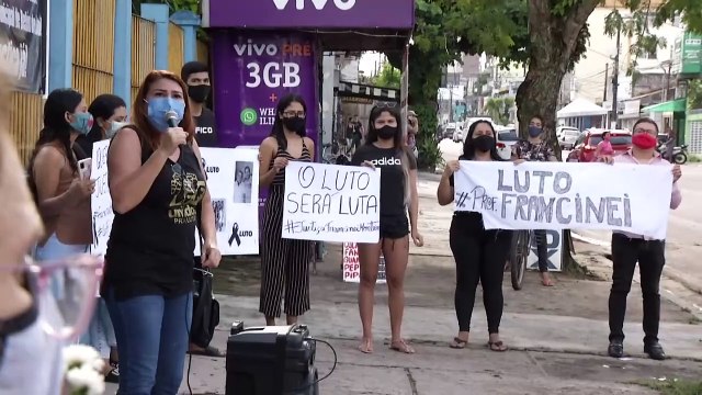 b'Professores cobram respostas no caso de colega encontrado morto.'