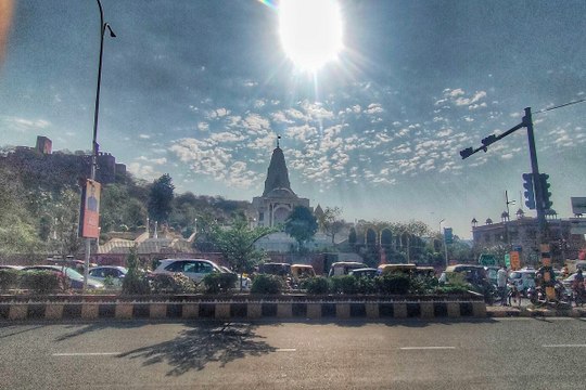 Jaipur Weather : जयपुर में मौसम का पलटवार, आज सवेरे भी ठंडा रहा मौसम का मिजाज