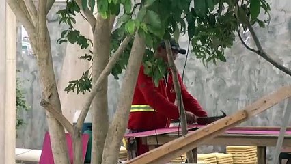 b'Atraso em obra de praa na Pedreira revolta moradores '