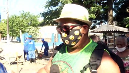 b'Movimento de sada de nibus no fim de semana'