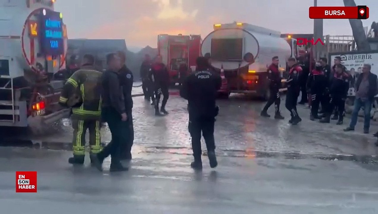 Bursa'da yangın yerinde güvenlik önlemi alan po...