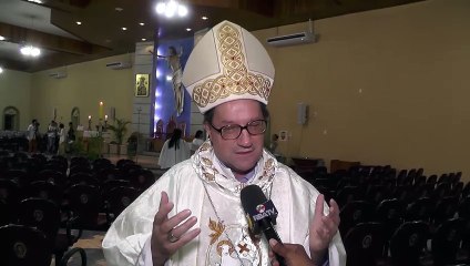 b'Missa de domingo de Pscoa sem fiis presentes esse ano'