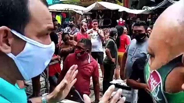 b'Ambulantes fazem protesto no centro comercial de Belm'