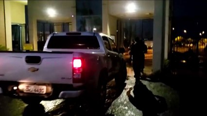 b'Operao policial prende assaltante de banco '