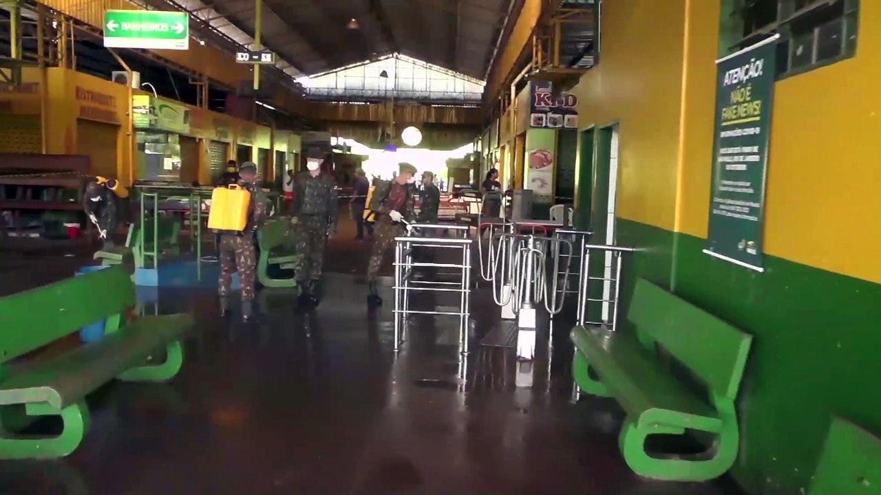 b'Exrcito auxilia no servio de higienizao em combate ao Covid-19'