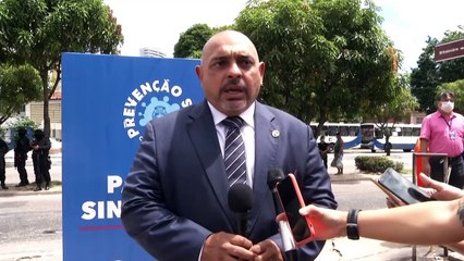 b'Presos fazem demarcao de paradas contra o Covid-19'