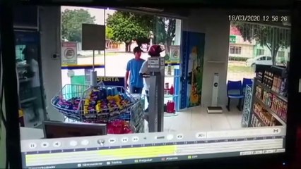 b'Assalto em uma farmcia de Redeno '