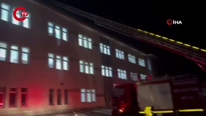 Kars'ta yatılı pansiyonda korkutan yangın: 200 öğrenci tahliye edildi!
