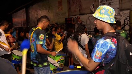 b'Ensaio de escola de samba da Matinha'