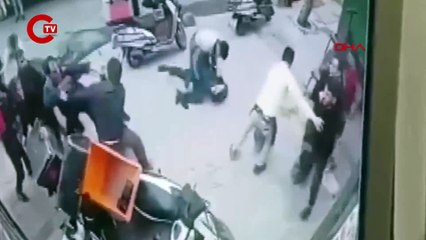 Sancaktepe’de zabıta pazarcı kavgası kamerada