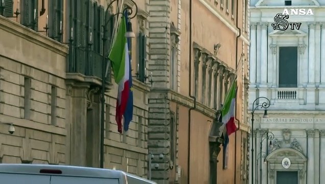 Bandiere a mezz'asta al Senato in ricordo delle vittime del covid